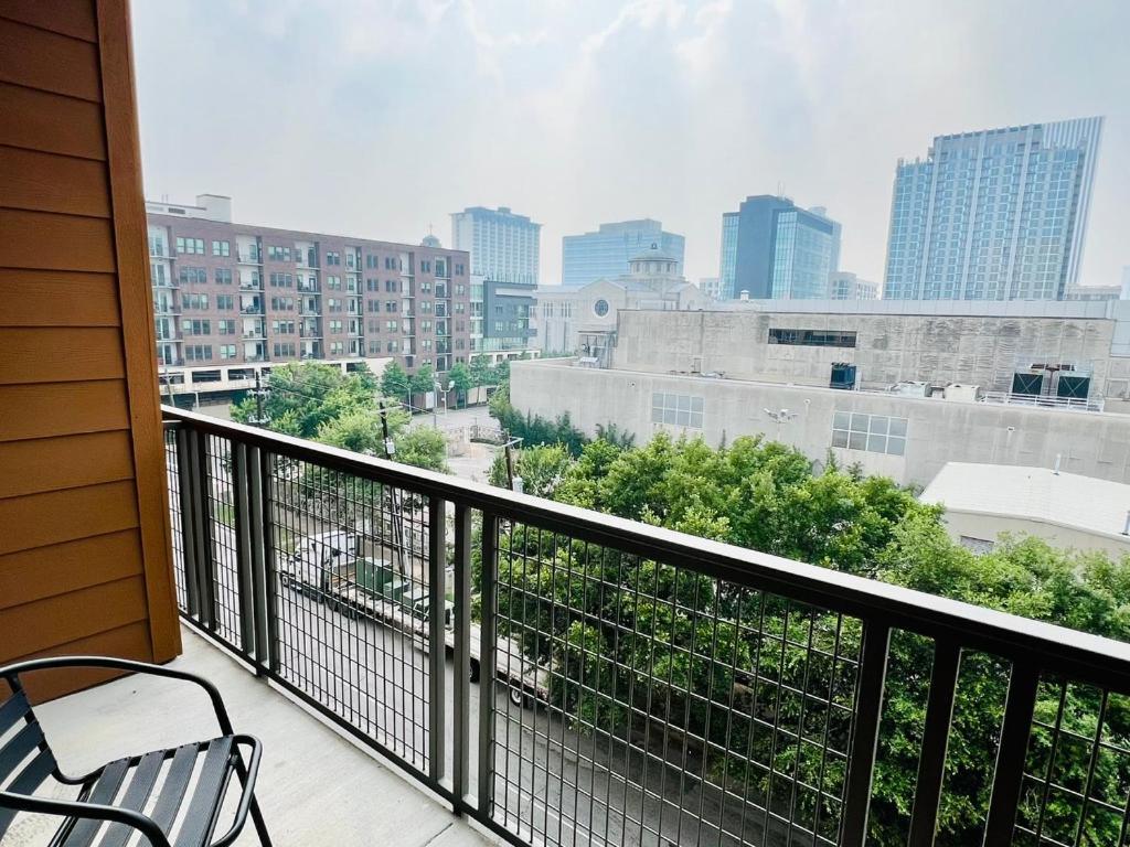 Downtown Apt Free Parking - Pool - Gym - Fully Kitchen Houston Kültér fotó