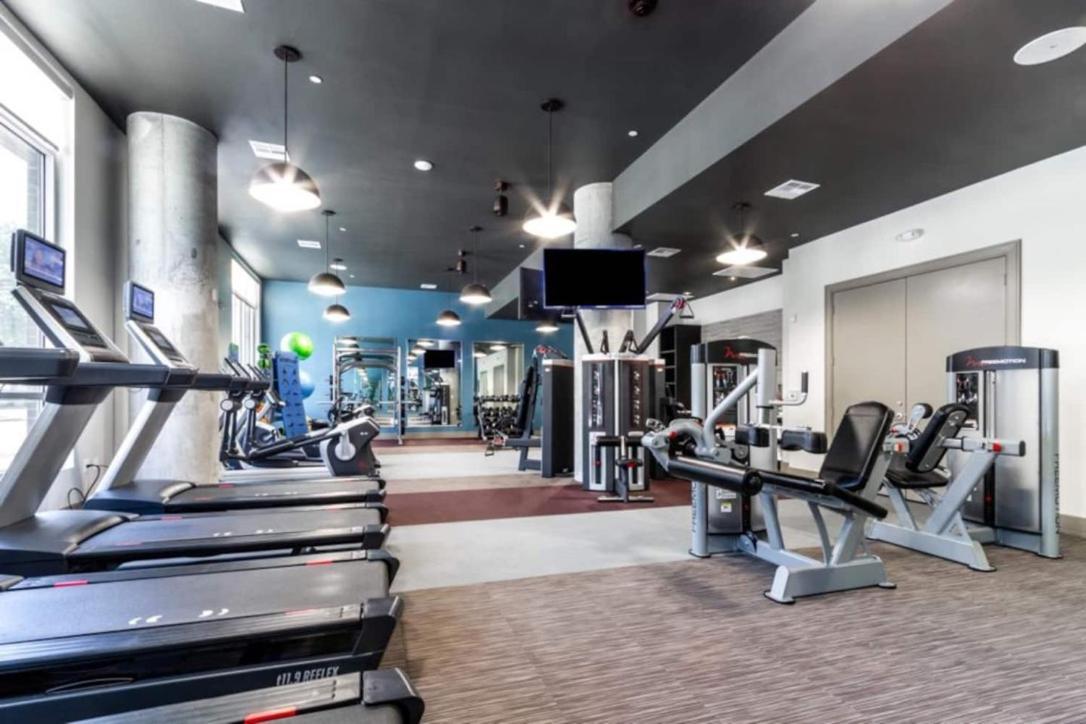 Downtown Apt Free Parking - Pool - Gym - Fully Kitchen Houston Kültér fotó