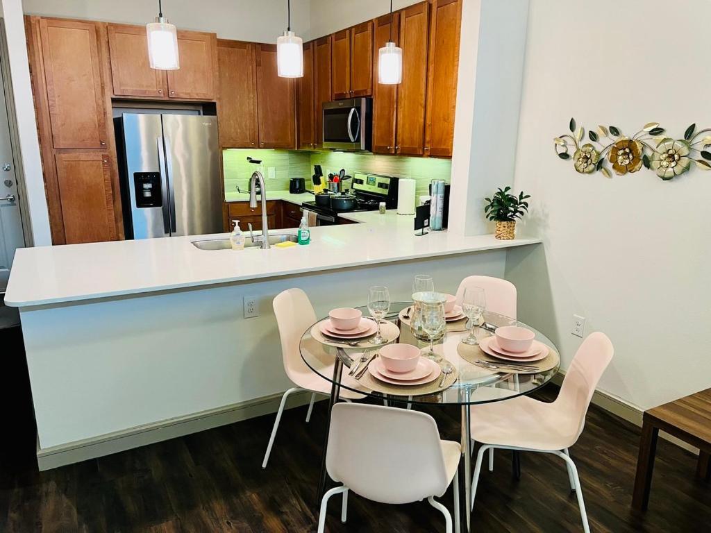 Downtown Apt Free Parking - Pool - Gym - Fully Kitchen Houston Kültér fotó