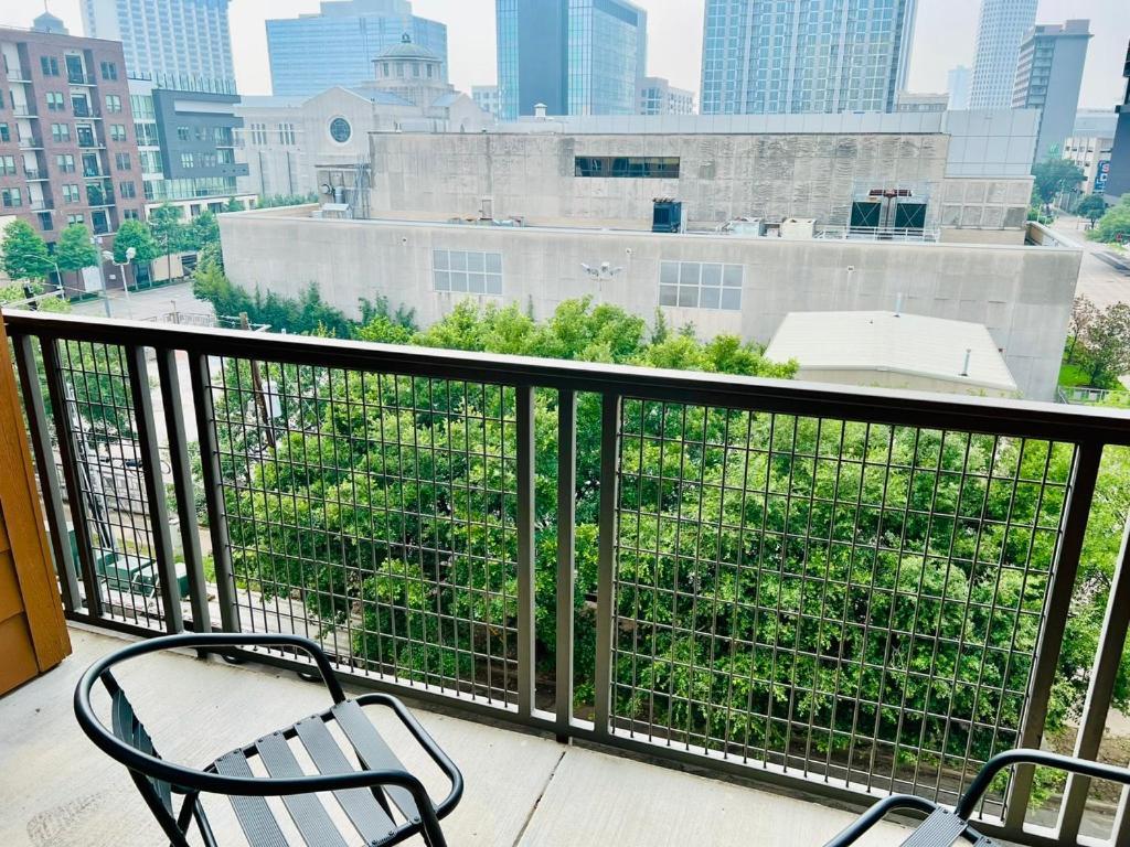 Downtown Apt Free Parking - Pool - Gym - Fully Kitchen Houston Kültér fotó