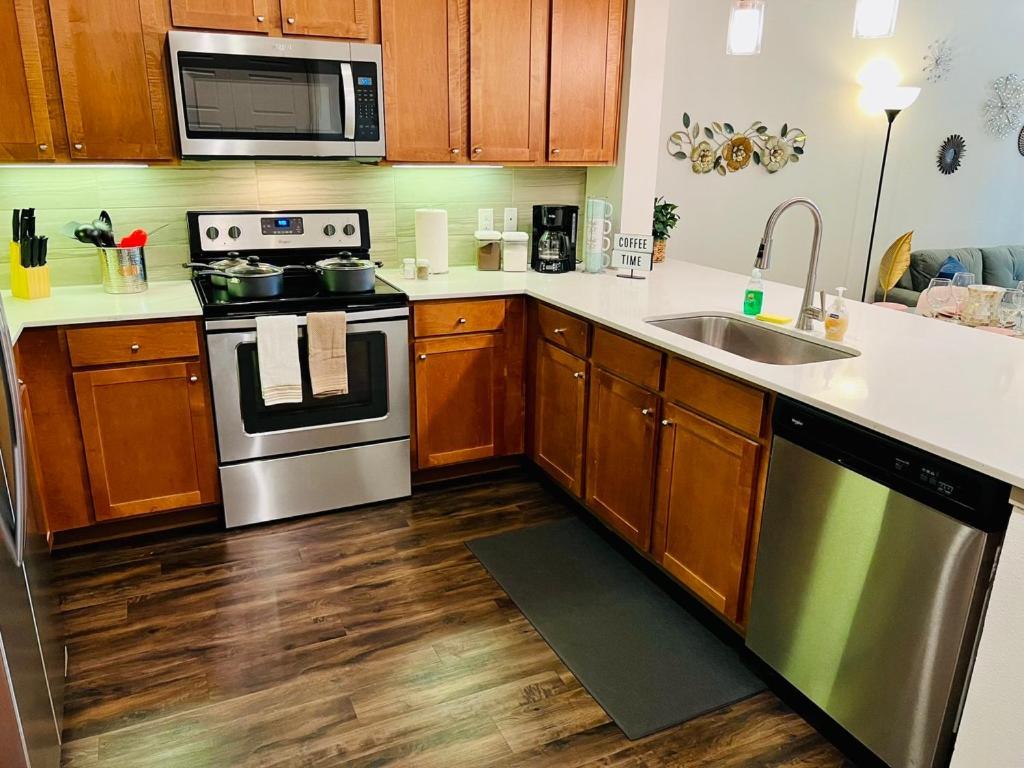 Downtown Apt Free Parking - Pool - Gym - Fully Kitchen Houston Kültér fotó