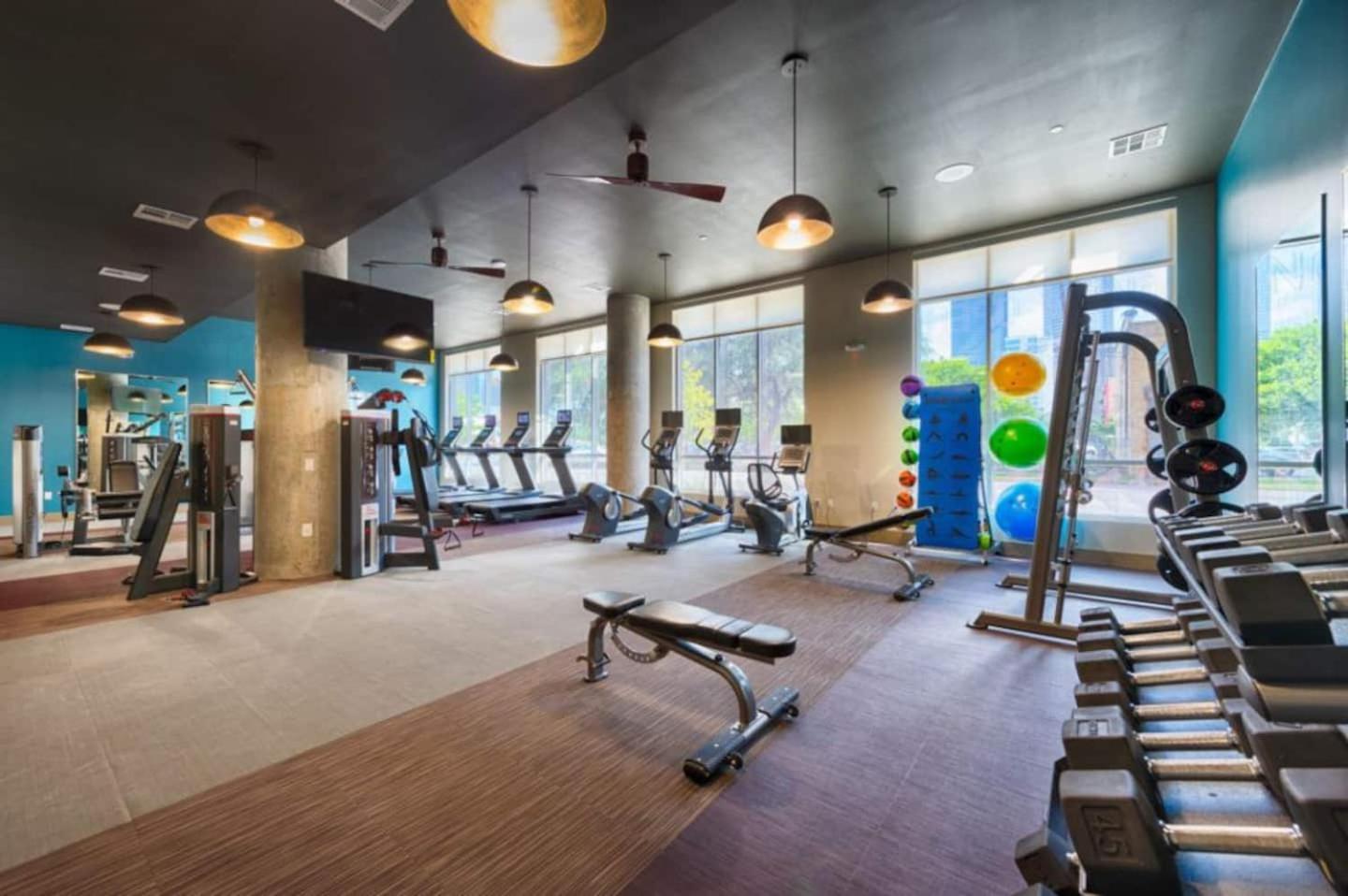 Downtown Apt Free Parking - Pool - Gym - Fully Kitchen Houston Kültér fotó