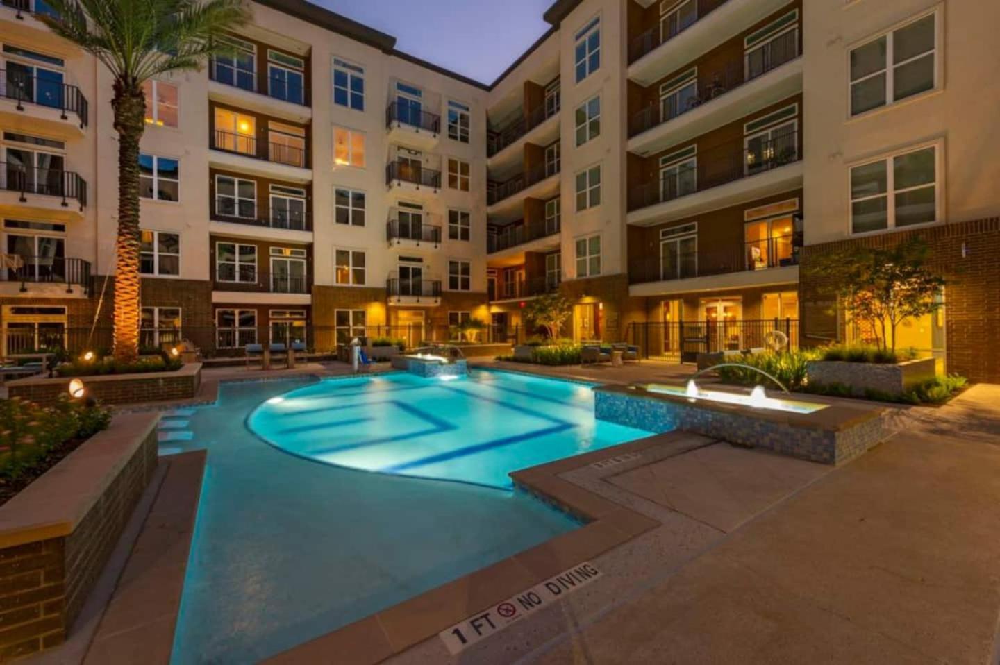 Downtown Apt Free Parking - Pool - Gym - Fully Kitchen Houston Kültér fotó